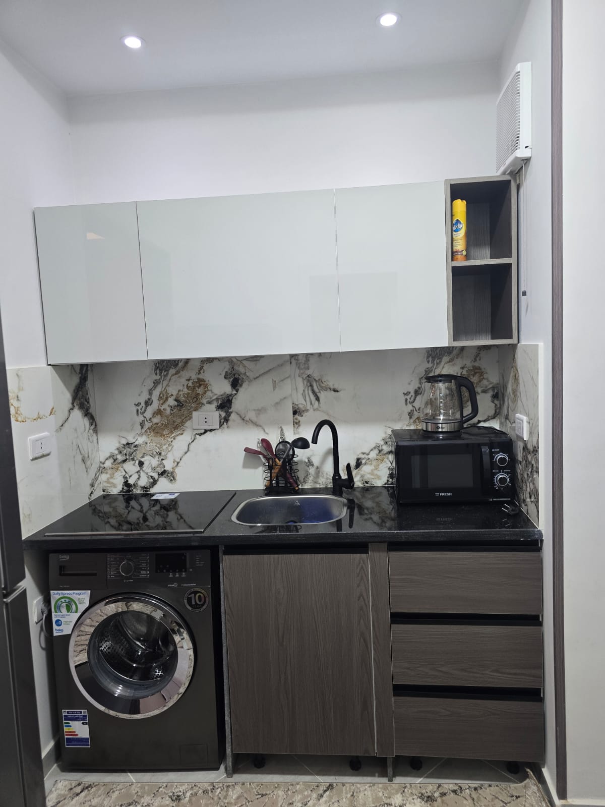 Chalet kitchen with washing machine